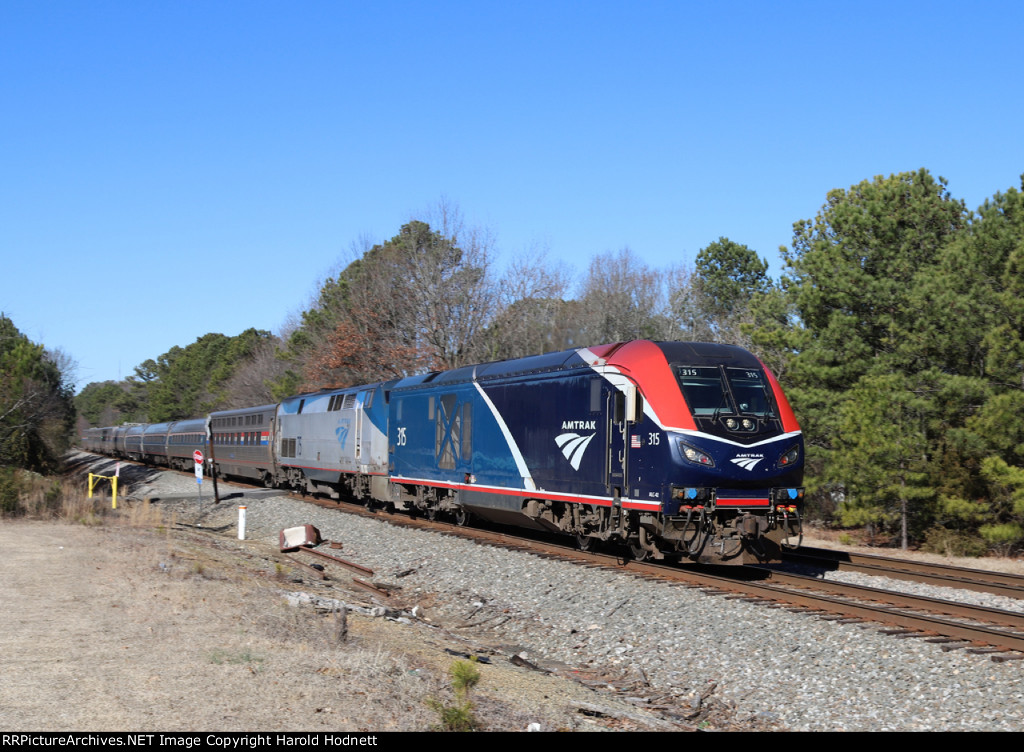 AMTK 315 leads train P092-06 northbound